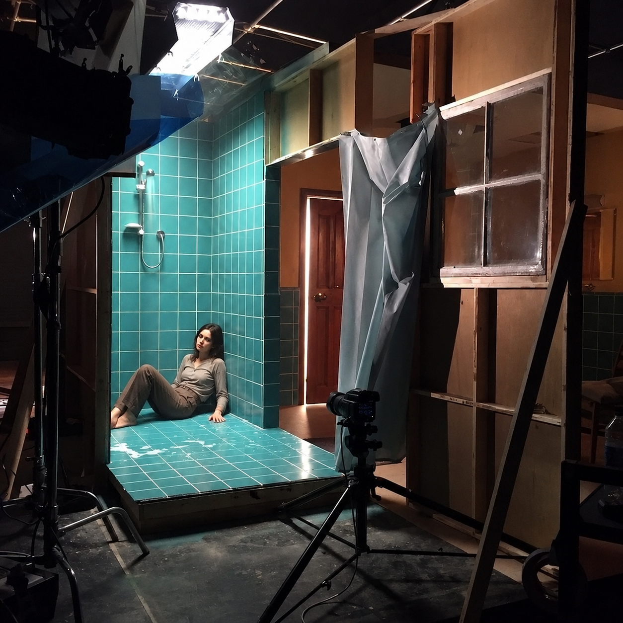 Décor et caméra sur un plateau de tournage